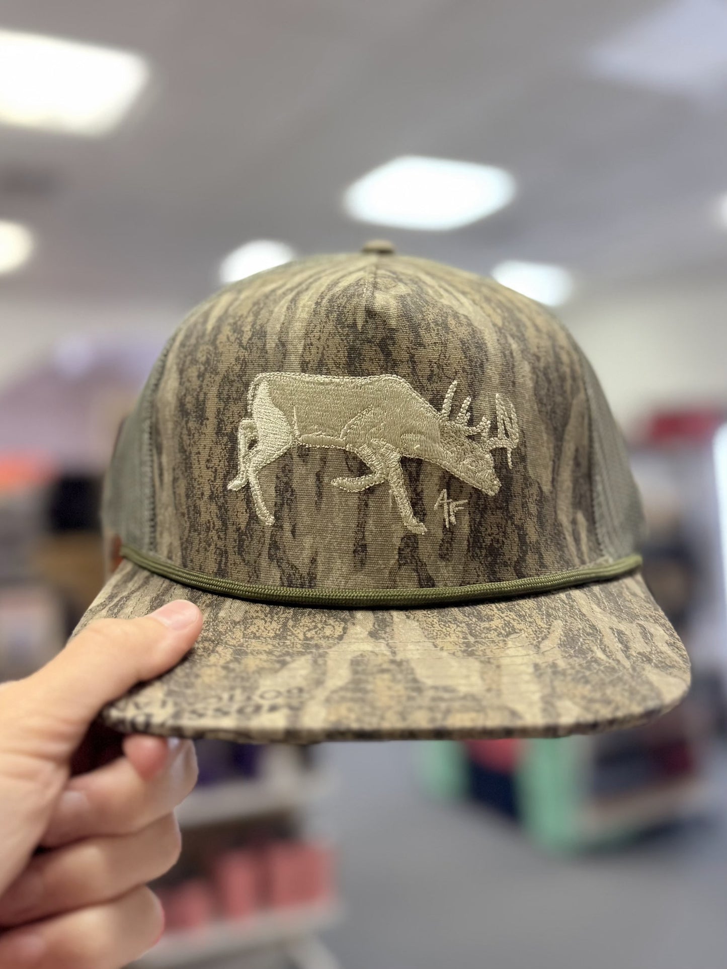 American Fetcher, The White Tail, Bottomland
